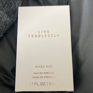 Live Fearlessly Eau De Parfum